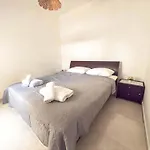 Napa Central Apartment